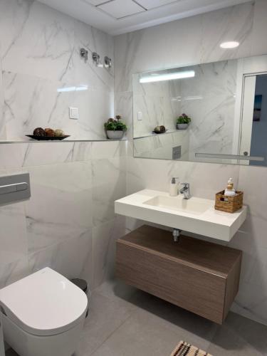 Ένα μπάνιο στο Beachfront Penthouse!