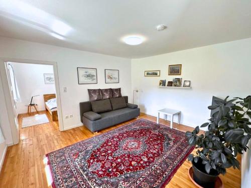 Posezení v ubytování Salzkammergut Homes Gmunden - Haus im Grünen, Ruhe, großer eingezäunter Garten - ideal für Familien und Hunde