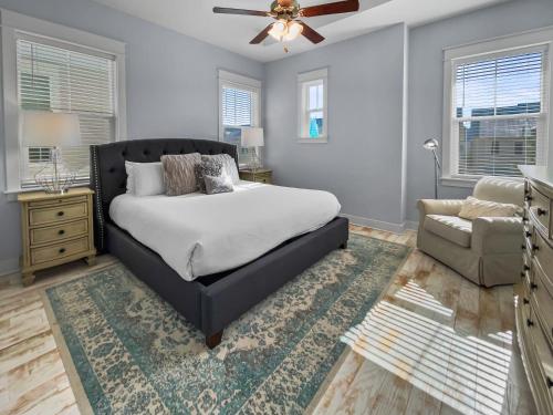 Ένα ή περισσότερα κρεβάτια σε δωμάτιο στο Absolutely Paradise II l Heated 5000 sqft resort style pool l Walk to many restaurants