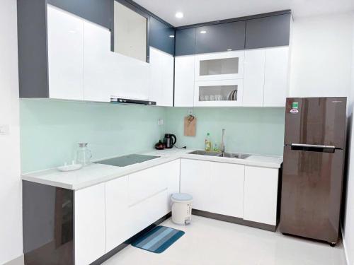 Cuisine ou kitchenette dans l'établissement Hiền Apartment