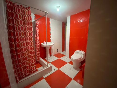 Ένα μπάνιο στο Departamento moderno con parking cerca de la Plaza de Armas