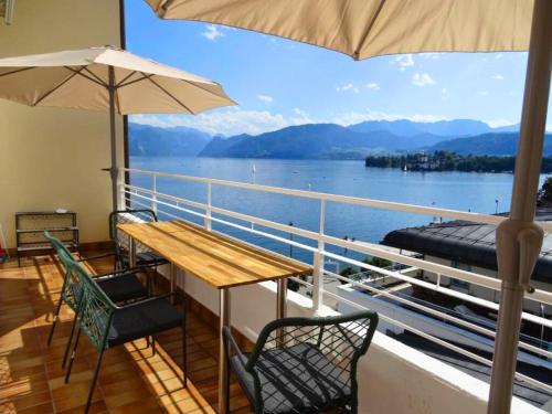 Lake View Apartment, Blick auf den Traunsee und auf das Schloss Orth - ideal für Paare und Genießer