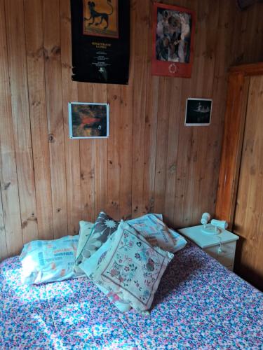a bedroom with a bed with a wooden wall at Vistas espectaculares in Mirasol
