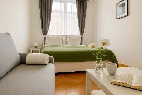 Cozy One-Bedroom Apartment by Flora Metro Station