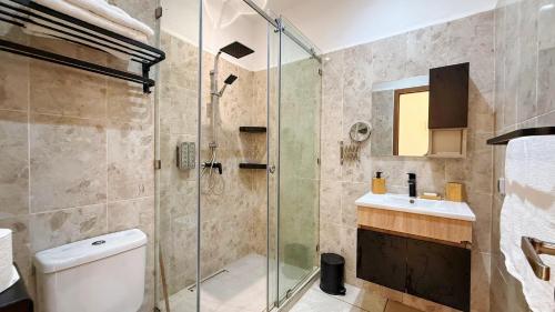 a bathroom with a shower and a toilet and a sink at Vue imprenable sur mer in Tangier