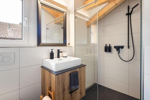 Koupelna v ubytování Chuenislodge3 neu&stilvoll, 2Balkone, echtes Bijou mit top-Aussicht