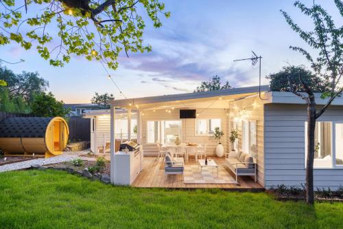 Κήπος έξω από το The Meadow Yarra Valley Large Entertainer with Spa & Sauna