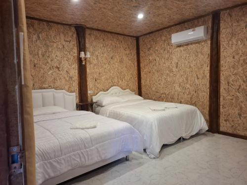 Postel nebo postele na pokoji v ubytování Fadel Bungalow ฟาดิลบังกะโล