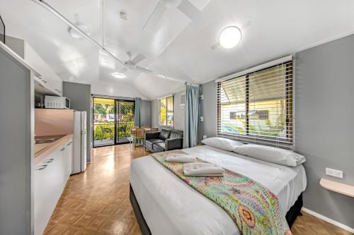 Ένα ή περισσότερα κρεβάτια σε δωμάτιο στο Mission Beach Hideaway Holiday Village