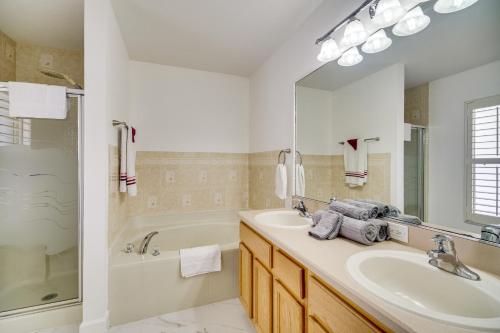 Koupelna v ubytování Spacious Home with Yard 8 Mi to Wabasso Beach