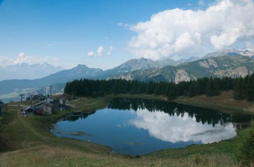 a view of a lake with mountains in the background at Maison Cly in Chamois