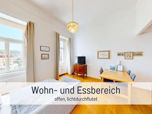 a living room with a table and a desk at Suite Marie Antoinette, Blick auf den Stadtplatz, Traunseeblick - ideal für Paare und Kulturinteressierte in Gmunden