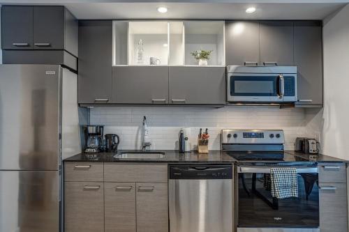 Kuchyň nebo kuchyňský kout v ubytování Montreal - C Lofts Le Smith - 2B1B 1006