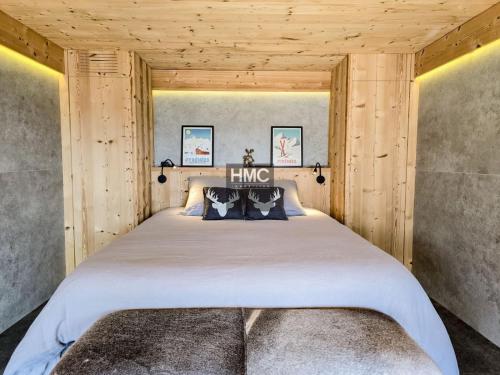 Ένα ή περισσότερα κρεβάτια σε δωμάτιο στο Chalet Moose Lodges SPA Sauna