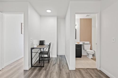 Fotografie z fotogalerie ubytování Near DTLA Gem Stylish Private Suite w King bed v destinaci Monterey Park