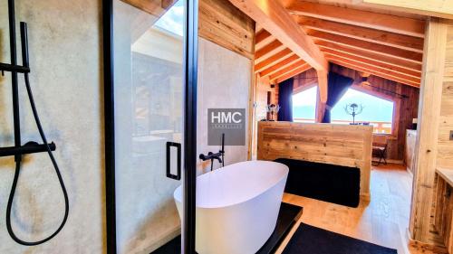 Et badeværelse på Chalet 1ère Étoile une vue à couper le souffle
