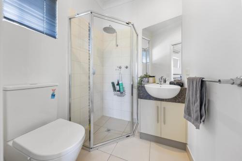 Ένα μπάνιο στο Modern CBD Hideaway - 2 mins to Bendigo Hospital