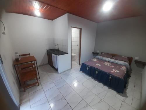 a bedroom with a bed and a dresser in it at Monoambiente céntrico in Puerto Iguazú