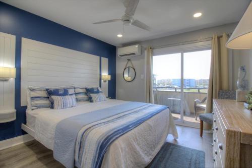 Ένα ή περισσότερα κρεβάτια σε δωμάτιο στο Mariner's Cove - A 202