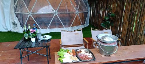 Φαγητό σε αυτή η παραθεριστική κατοικία ή κάπου εκεί κοντά