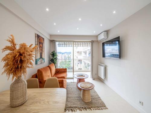 Renovated flat 250m from the beach - Town centre - 2BR 6p