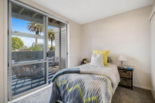 Imagen de la galería de Right Opposite the Beach!, en Orewa