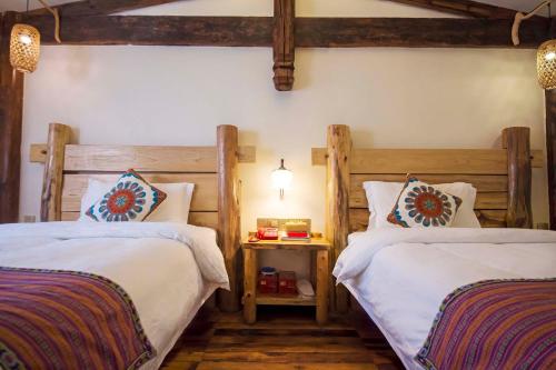 En eller flere senge i et værelse på Xiangxi Dreamweaver Inn Tianmen Mountain National Forest Park Store