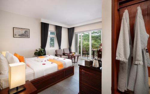Postel nebo postele na pokoji v ubytování Indra Angkor Residence