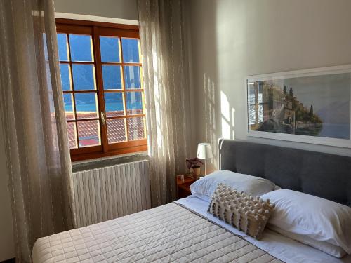 En eller flere senge i et værelse på Villa Rosina Veranda