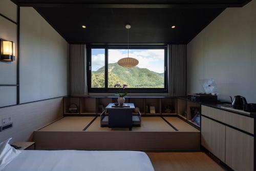 Postel nebo postele na pokoji v ubytování Mitsuya Ryokan Hotel Gongju Donghaksa Temple by Aank