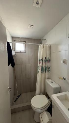 a bathroom with a toilet and a shower and a sink at La gracie in San Bernardo