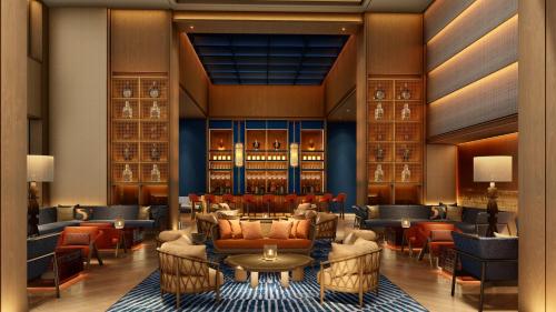 um lobby de um hotel com sofás e mesas em Kaban Hotel & Casino Boracay em Boracay