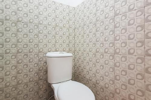 Koupelna v ubytování RedDoorz near Pantai Ujung Genteng 2