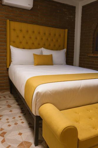 Ένα ή περισσότερα κρεβάτια σε δωμάτιο στο Hotel Flamora