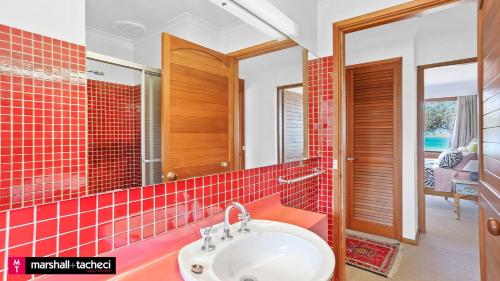 Ảnh trong thư viện ảnh của Art House - 4 Bedroom ở Barragga Bay