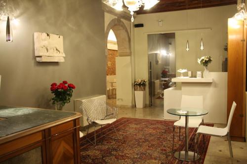 a kitchen with a table and chairs in a room at Albergo al Tiepolo in Venice