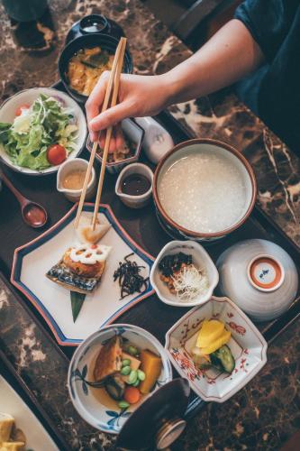 Jídlo v hotelu nebo okolí