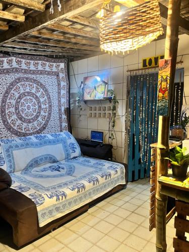 卡博迪圣阿戈斯蒂尼奥Casa Mina do Surf的房间里有一张床的卧室