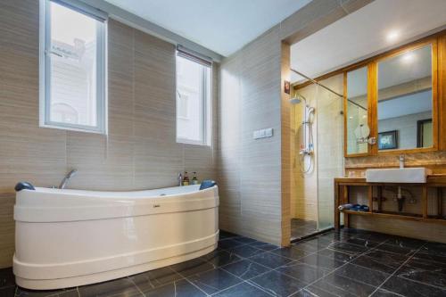 Ένα μπάνιο στο Chongqing Xianyi Holiday Hotel