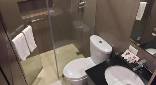 Ένα μπάνιο στο GT Hotel Bacolod