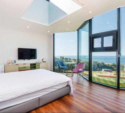 Giường trong phòng chung tại 뉴오션리조트