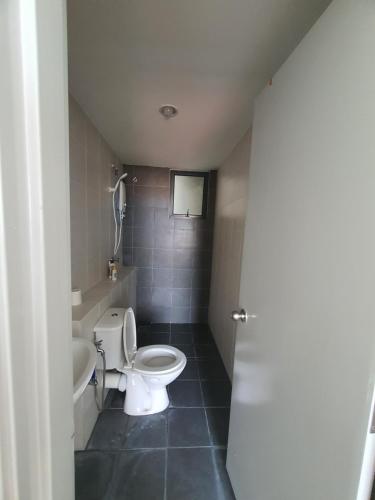 a bathroom with a toilet and a tub and a sink at JT Homestay in Kota Kinabalu