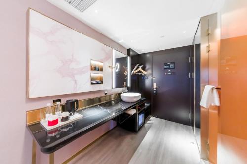 Ванна кімната в CitiGO Hotel Yuexiu Ouzhuang MTR Station Ghuangzhou - Free shuttle between hotel and Exhibition Center during Canton Fair