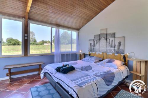 Ένα ή περισσότερα κρεβάτια σε δωμάτιο στο La cerisais