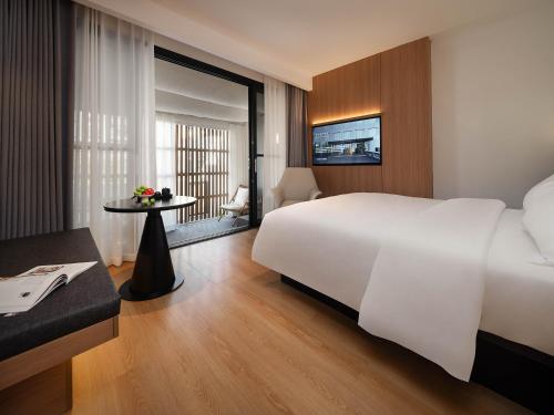 Ένα ή περισσότερα κρεβάτια σε δωμάτιο στο Clouds April Hotel, Dianchi South Asia Style First City Branch