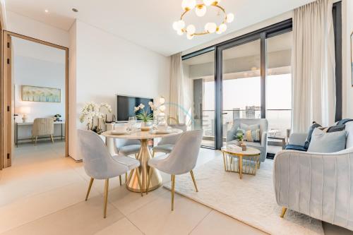 Direct Beachfront Access, Connected to Address Beach Resort, Unmatched Walkability Near Cafes, Restaurants and Retail shops - Jumeirah Gate Tower, JBR by Deluxe Holiday Homes