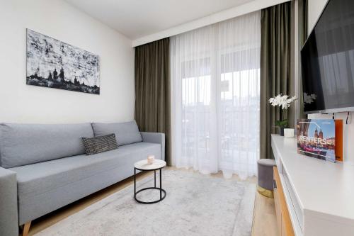 Stylish Apartment with Balcony near Krakow Old Town by Noclegi Renters