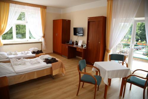 Ένα ή περισσότερα κρεβάτια σε δωμάτιο στο Uzdrowisko Połczyn Zdrój - Sanatorium Borkowo