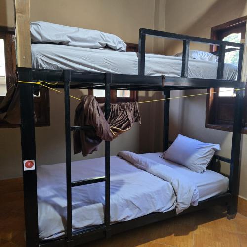 Palanda nebo palandy na pokoji v ubytování Nong Khiaw My drom