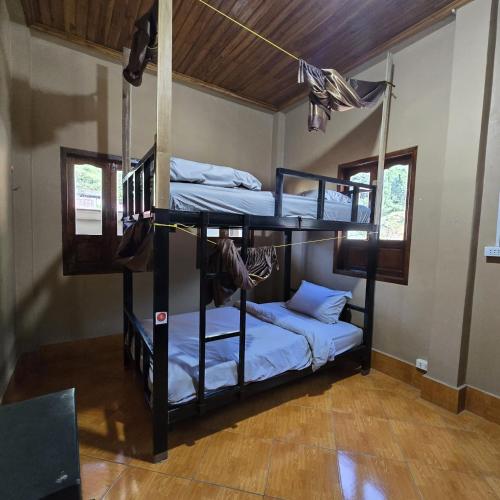 Postel nebo postele na pokoji v ubytování Nong Khiaw My drom